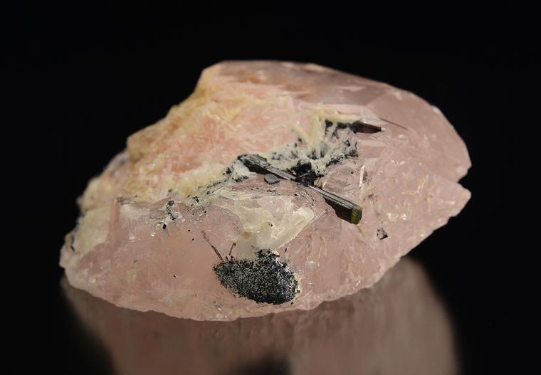 BERYL var. Morganite